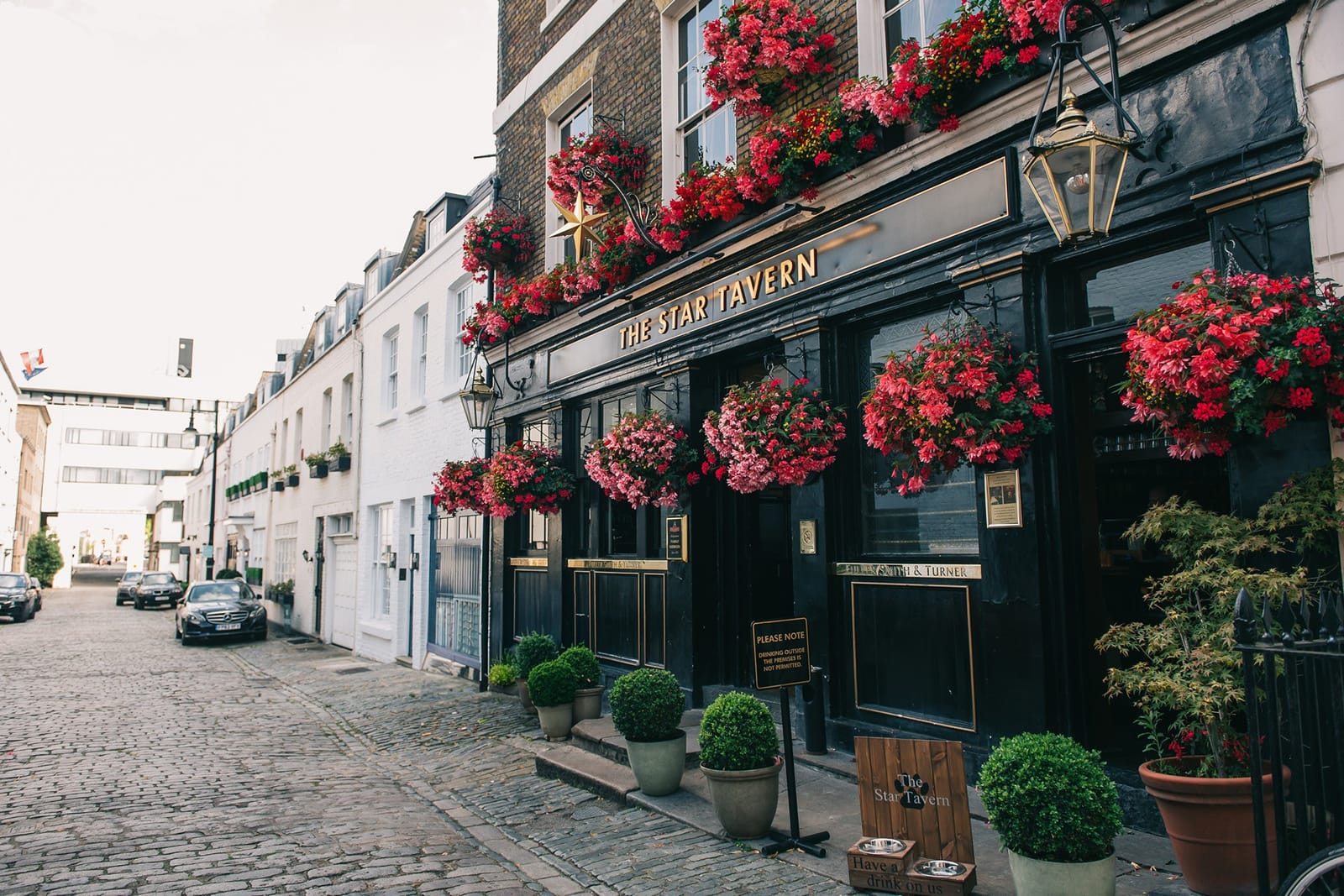 London - historic pubs of Belgravia pub crawl