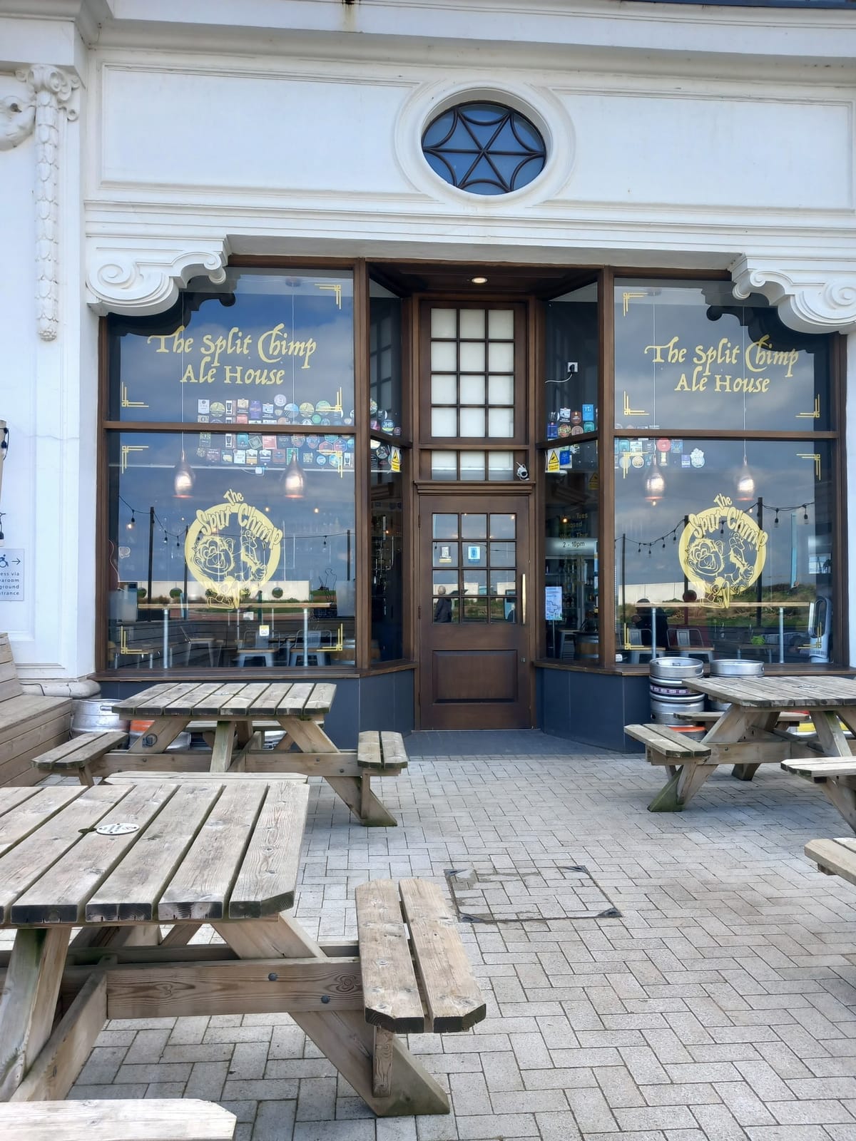 Split Chimp Ale House